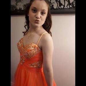 Meet your Posher, Izabella